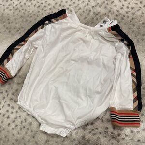 Burberry Baby Bodysuit with Signature Check Stripe Sleeves
